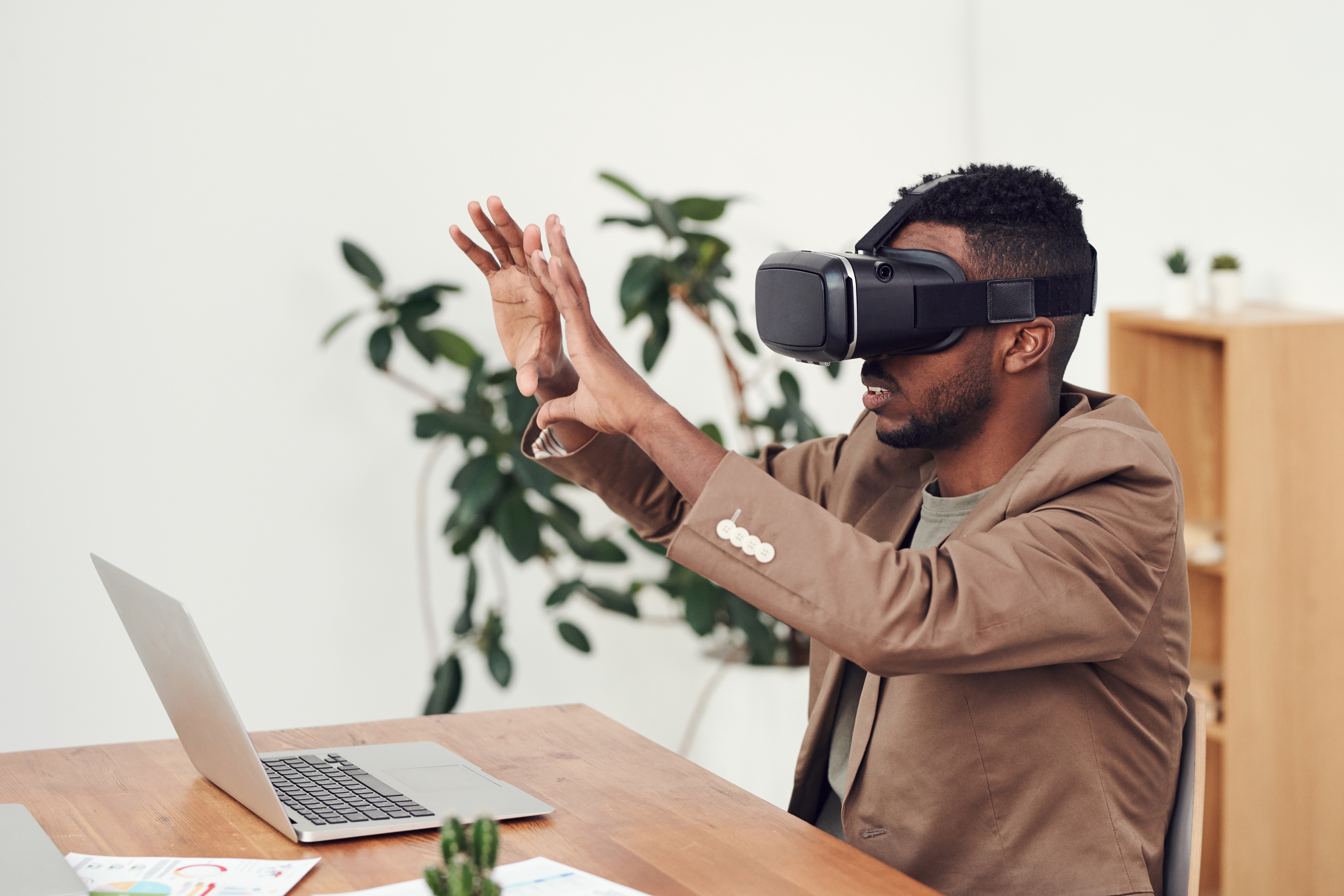 What Are 3 Uses for Virtual Reality?